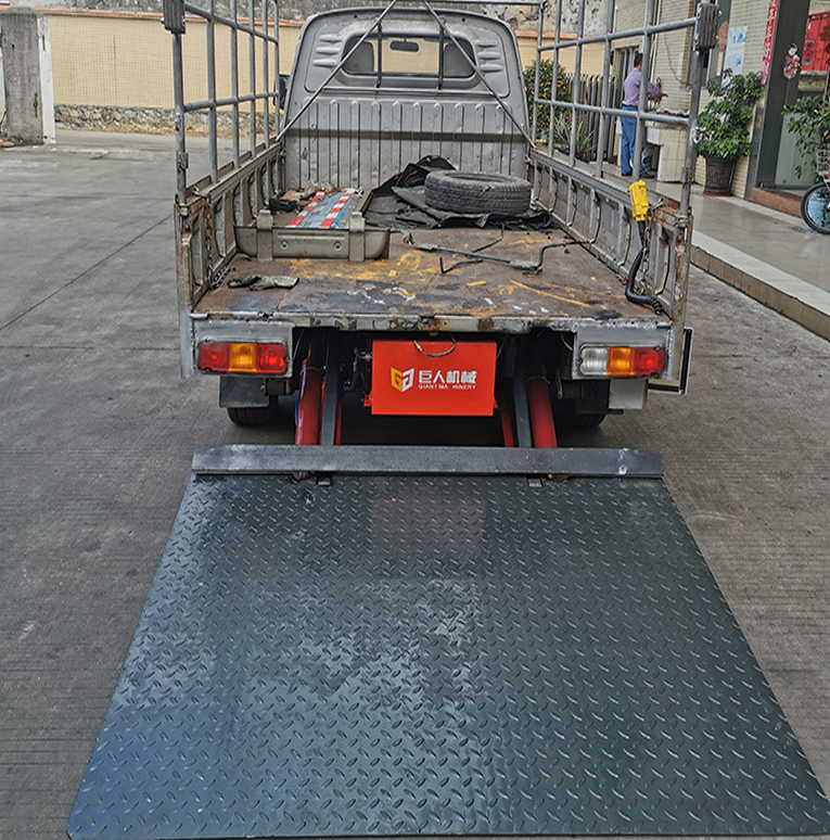 Micro card end plate