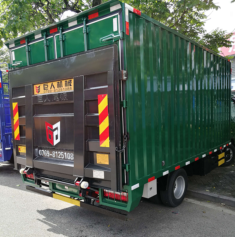 Light truck tailgate